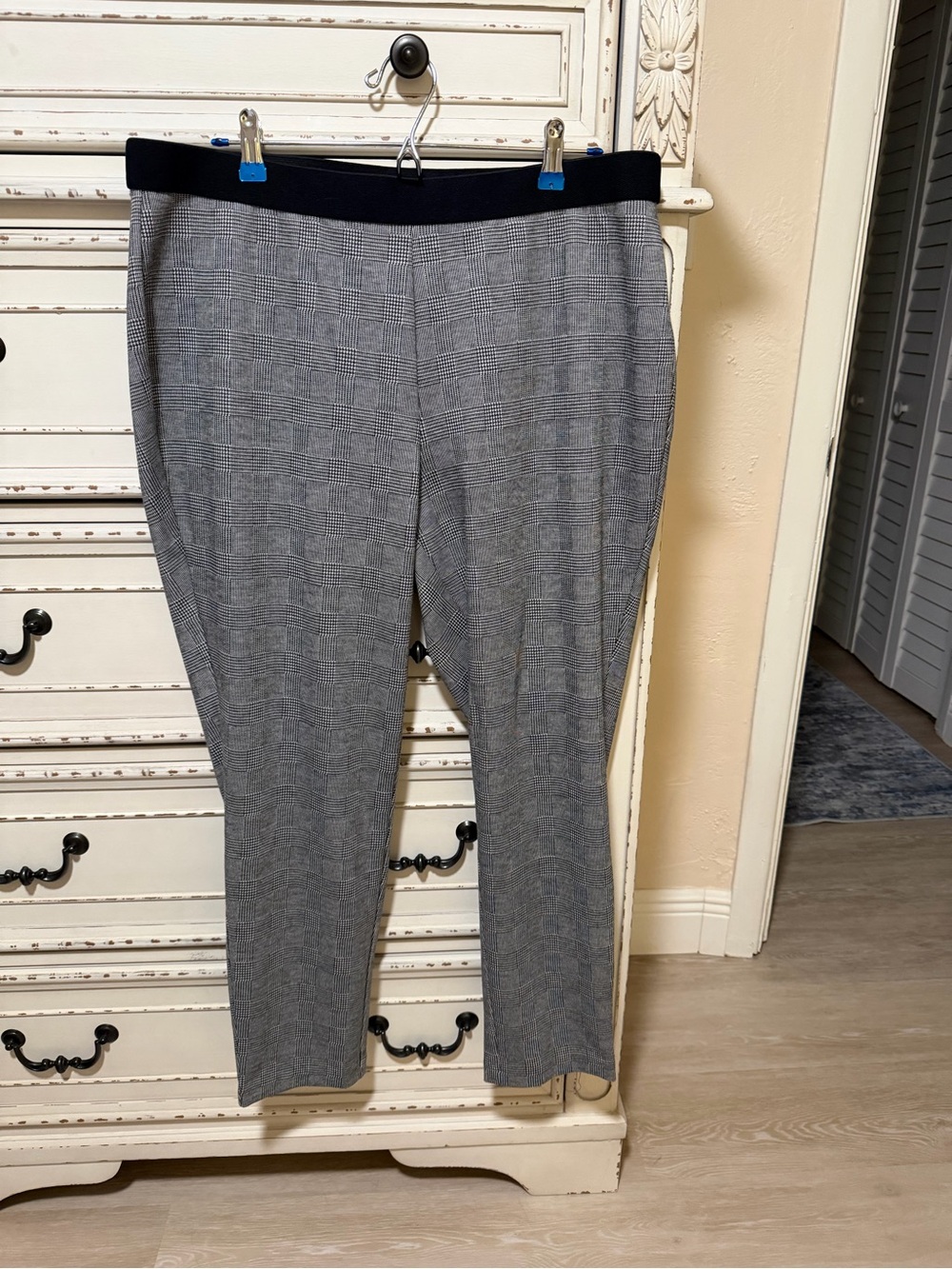 Talbots Gray Glen Plaid Straight-Leg Pull-On Pants- NWOT- Clearance